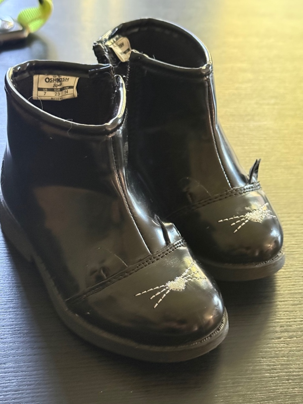 OshKosh B'gosh Girls Dress Boots - Black Patent - Size US 7 (EUR 23 / 14 cm)